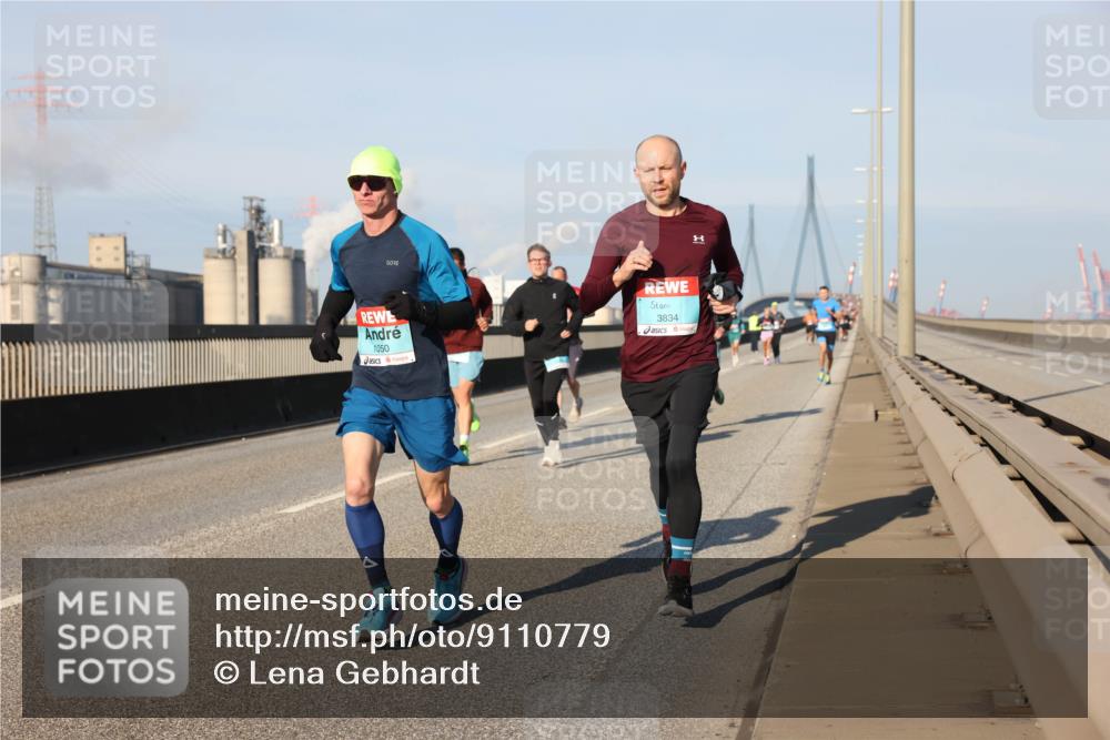 03.10.2025 - Köhlbrandbrückenlauf Lena Gebhardt http://msf.ph/oto/9110779 03.10.2025 09:41:42 Position 2 1050, 3834 meine-sportfotos.de