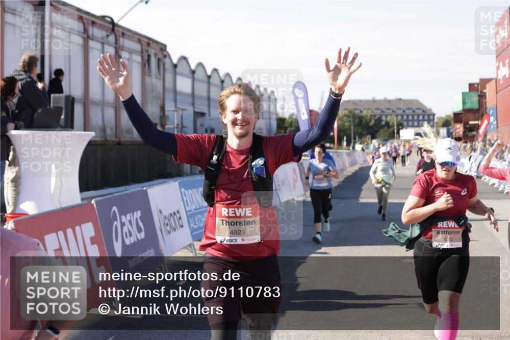 03.10.2025 - Köhlbrandbrückenlauf Jannik Wohlers http://msf.ph/oto/9110783 03.10.2025 13:30:22 Ziel 4823, 4927, 5017, 5060, 5079, 5157, 5174, 5233, 6078, 6219 meine-sportfotos.de