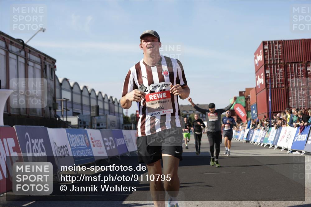 03.10.2025 - Köhlbrandbrückenlauf Jannik Wohlers http://msf.ph/oto/9110795 03.10.2025 13:00:29 Ziel 4163, 4172, 4275, 4299, 4622, 4850, 5664, 6236, 6373, 6490, 6707, 6714 meine-sportfotos.de