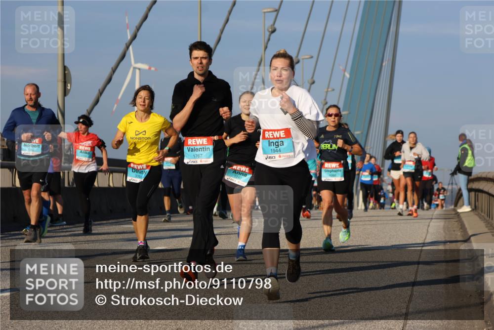 03.10.2025 - Köhlbrandbrückenlauf Strokosch-Dieckow http://msf.ph/oto/9110798 03.10.2025 09:43:03 Position 2 1582, 3333, 1767, 1242, 1944, 5, 1092 meine-sportfotos.de