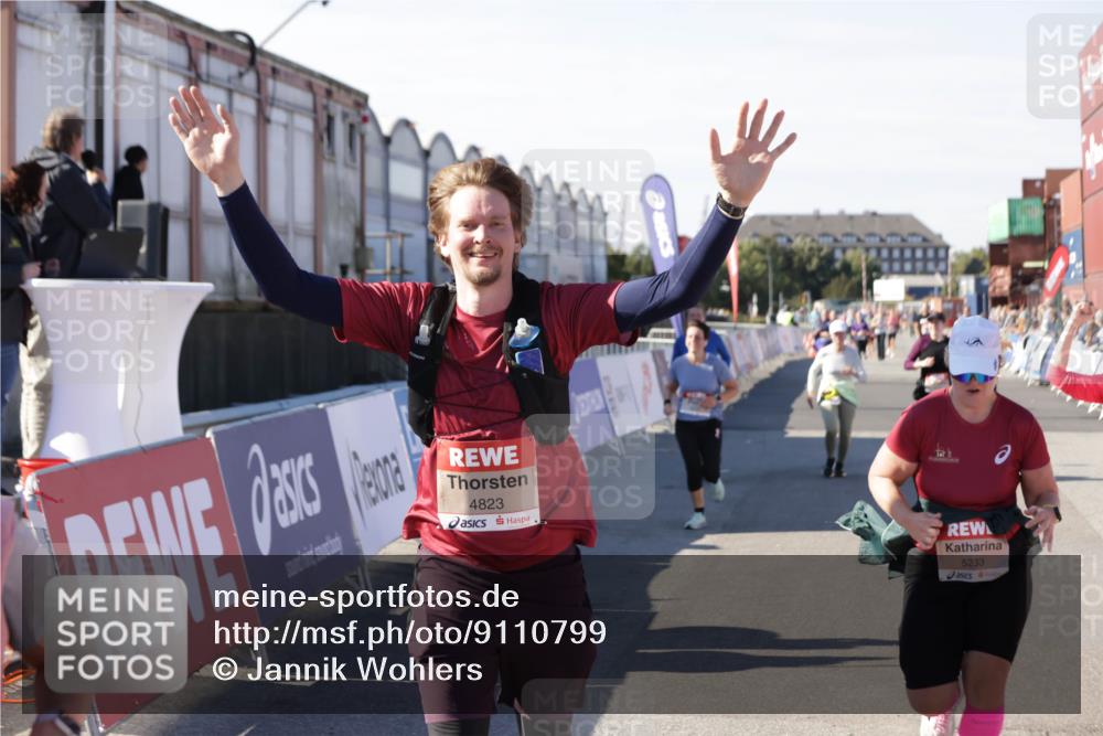 03.10.2025 - Köhlbrandbrückenlauf Jannik Wohlers http://msf.ph/oto/9110799 03.10.2025 13:30:22 Ziel 4823, 4927, 5017, 5060, 5079, 5157, 5174, 5233, 6078, 6219 meine-sportfotos.de