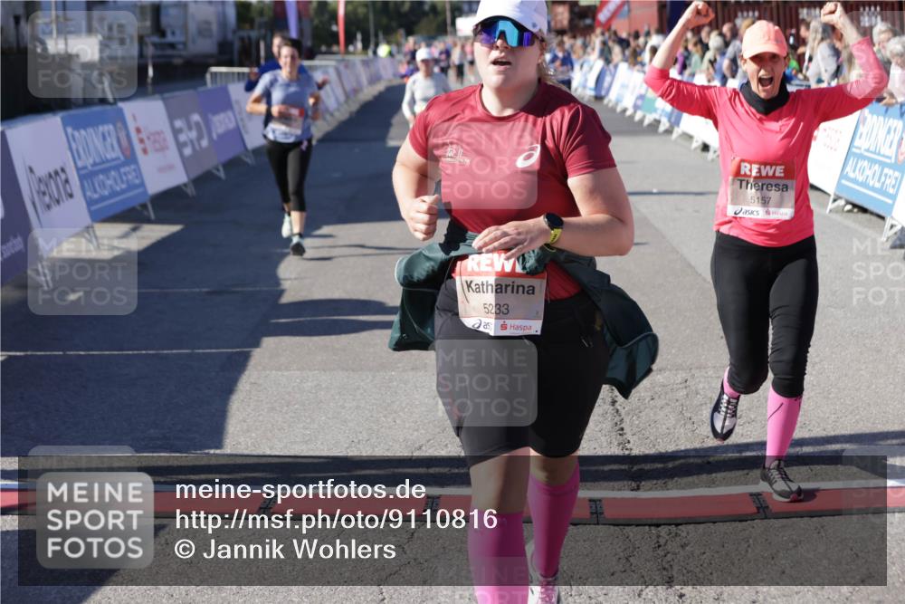 03.10.2025 - Köhlbrandbrückenlauf Jannik Wohlers http://msf.ph/oto/9110816 03.10.2025 13:30:23 Ziel 4823, 4927, 5017, 5060, 5079, 5157, 5174, 5233, 6078, 6219 meine-sportfotos.de