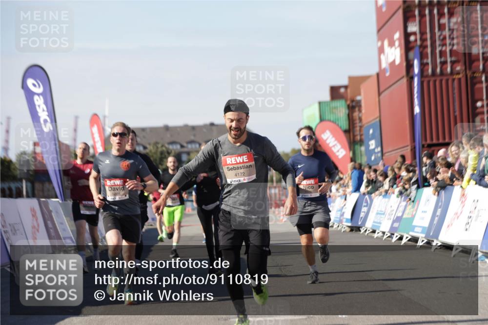 03.10.2025 - Köhlbrandbrückenlauf Jannik Wohlers http://msf.ph/oto/9110819 03.10.2025 13:00:30 Ziel 4016, 4163, 4172, 4275, 4299, 4622, 4850, 5664, 6373, 6490, 6707, 6714 meine-sportfotos.de