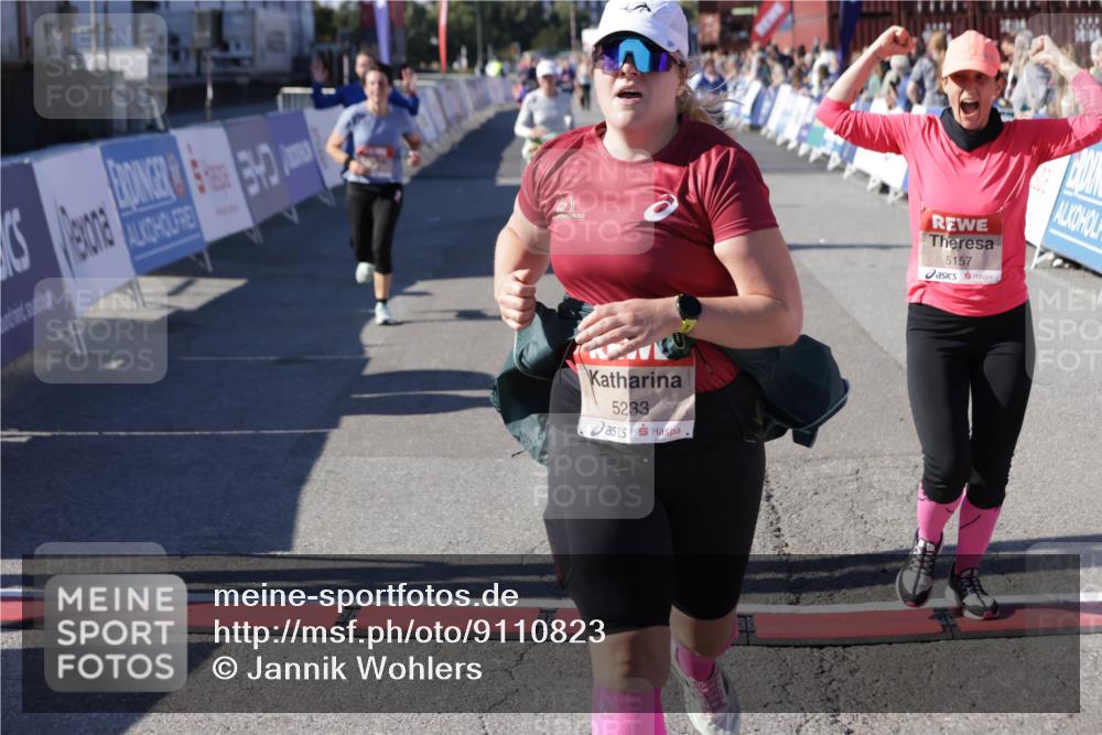 03.10.2025 - Köhlbrandbrückenlauf Jannik Wohlers http://msf.ph/oto/9110823 03.10.2025 13:30:23 Ziel 4823, 4927, 5017, 5060, 5079, 5157, 5174, 5233, 6078, 6219 meine-sportfotos.de