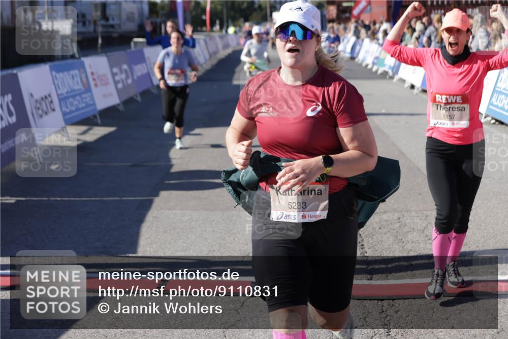 03.10.2025 - Köhlbrandbrückenlauf Jannik Wohlers http://msf.ph/oto/9110831 03.10.2025 13:30:23 Ziel 4823, 4927, 5017, 5060, 5079, 5157, 5174, 5233, 6078, 6219 meine-sportfotos.de