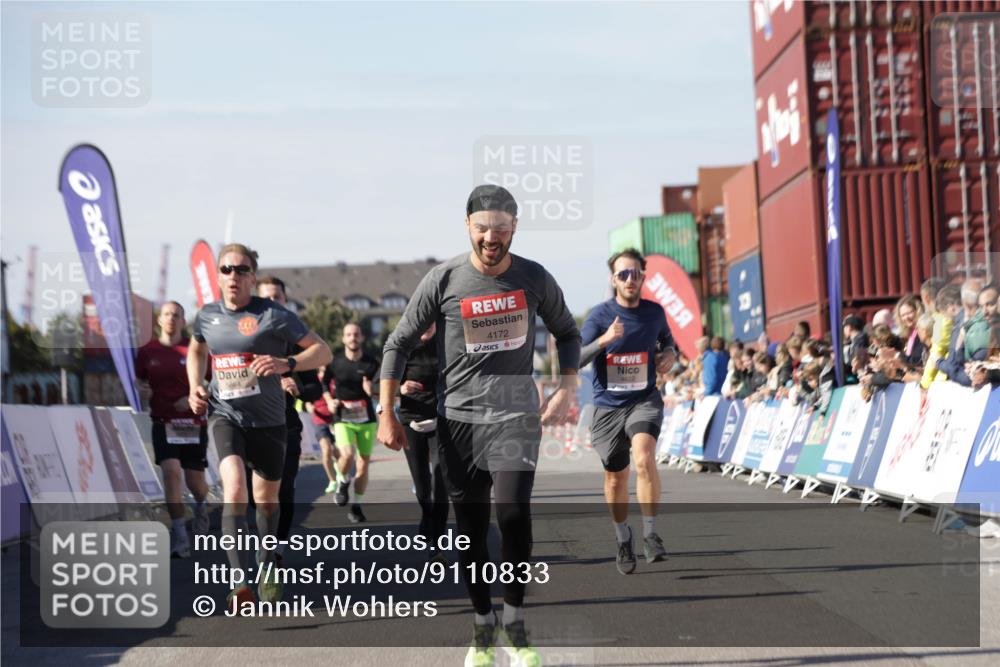 03.10.2025 - Köhlbrandbrückenlauf Jannik Wohlers http://msf.ph/oto/9110833 03.10.2025 13:00:30 Ziel 4016, 4163, 4172, 4275, 4299, 4622, 4850, 5664, 6373, 6490, 6707, 6714 meine-sportfotos.de