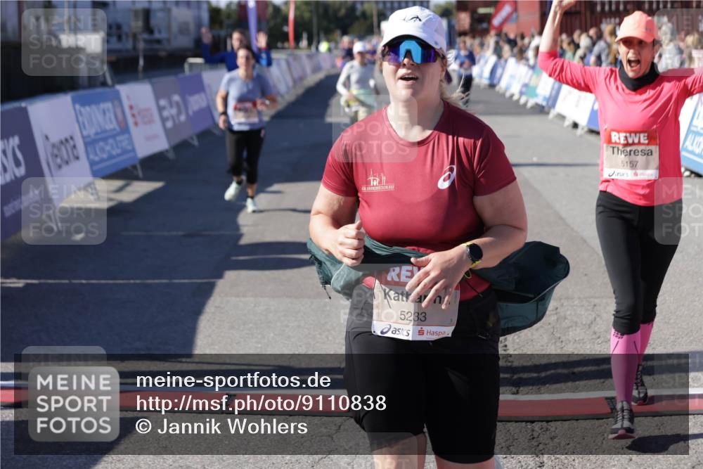 03.10.2025 - Köhlbrandbrückenlauf Jannik Wohlers http://msf.ph/oto/9110838 03.10.2025 13:30:23 Ziel 4823, 4927, 5017, 5060, 5079, 5157, 5174, 5233, 6078, 6219 meine-sportfotos.de