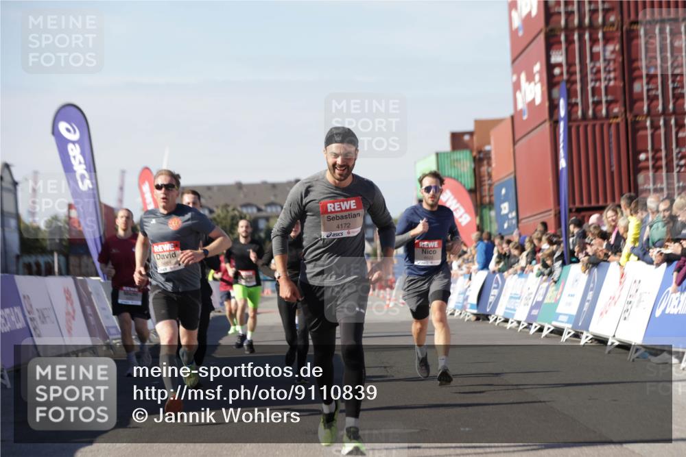03.10.2025 - Köhlbrandbrückenlauf Jannik Wohlers http://msf.ph/oto/9110839 03.10.2025 13:00:30 Ziel 4016, 4163, 4172, 4275, 4299, 4622, 4850, 5664, 6373, 6490, 6707, 6714 meine-sportfotos.de