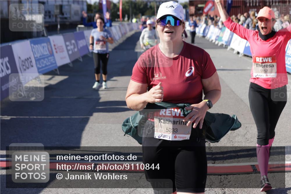 03.10.2025 - Köhlbrandbrückenlauf Jannik Wohlers http://msf.ph/oto/9110844 03.10.2025 13:30:23 Ziel 4823, 4927, 5017, 5060, 5079, 5157, 5174, 5233, 6078, 6219 meine-sportfotos.de
