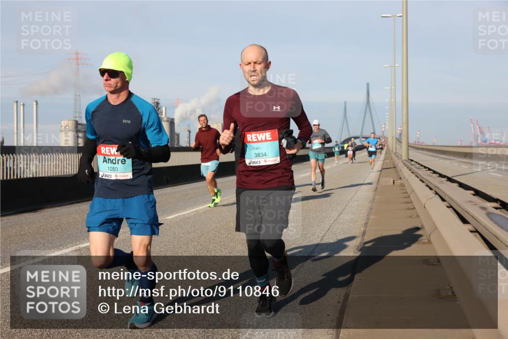 03.10.2025 - Köhlbrandbrückenlauf Lena Gebhardt http://msf.ph/oto/9110846 03.10.2025 09:41:42 Position 2 1050, 3834 meine-sportfotos.de