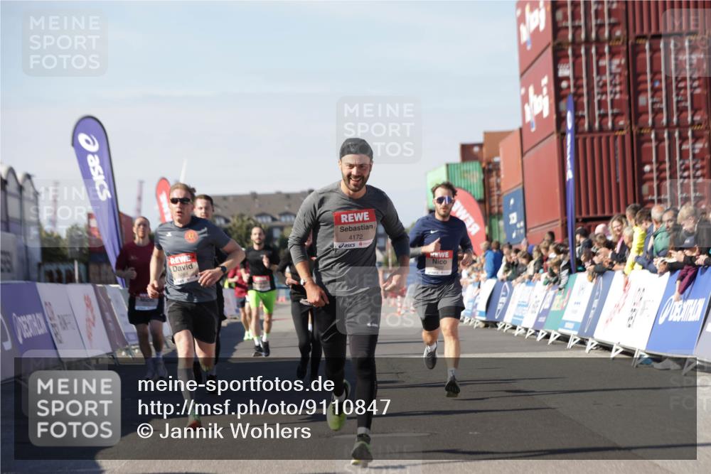 03.10.2025 - Köhlbrandbrückenlauf Jannik Wohlers http://msf.ph/oto/9110847 03.10.2025 13:00:30 Ziel 4016, 4163, 4172, 4275, 4299, 4622, 4850, 5664, 6373, 6490, 6707, 6714 meine-sportfotos.de