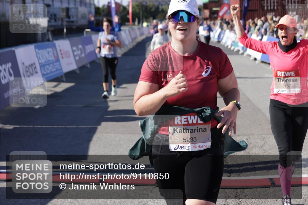 03.10.2025 - Köhlbrandbrückenlauf Jannik Wohlers http://msf.ph/oto/9110850 03.10.2025 13:30:23 Ziel 4823, 4927, 5017, 5060, 5079, 5157, 5174, 5233, 6078, 6219 meine-sportfotos.de