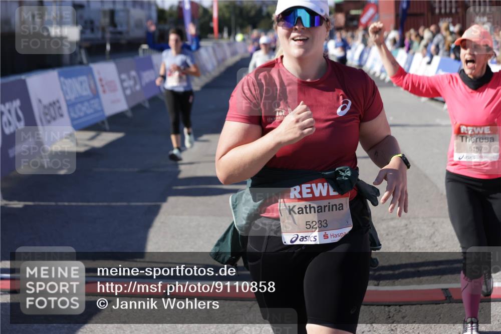 03.10.2025 - Köhlbrandbrückenlauf Jannik Wohlers http://msf.ph/oto/9110858 03.10.2025 13:30:23 Ziel 4823, 4927, 5017, 5060, 5079, 5157, 5174, 5233, 6078, 6219 meine-sportfotos.de