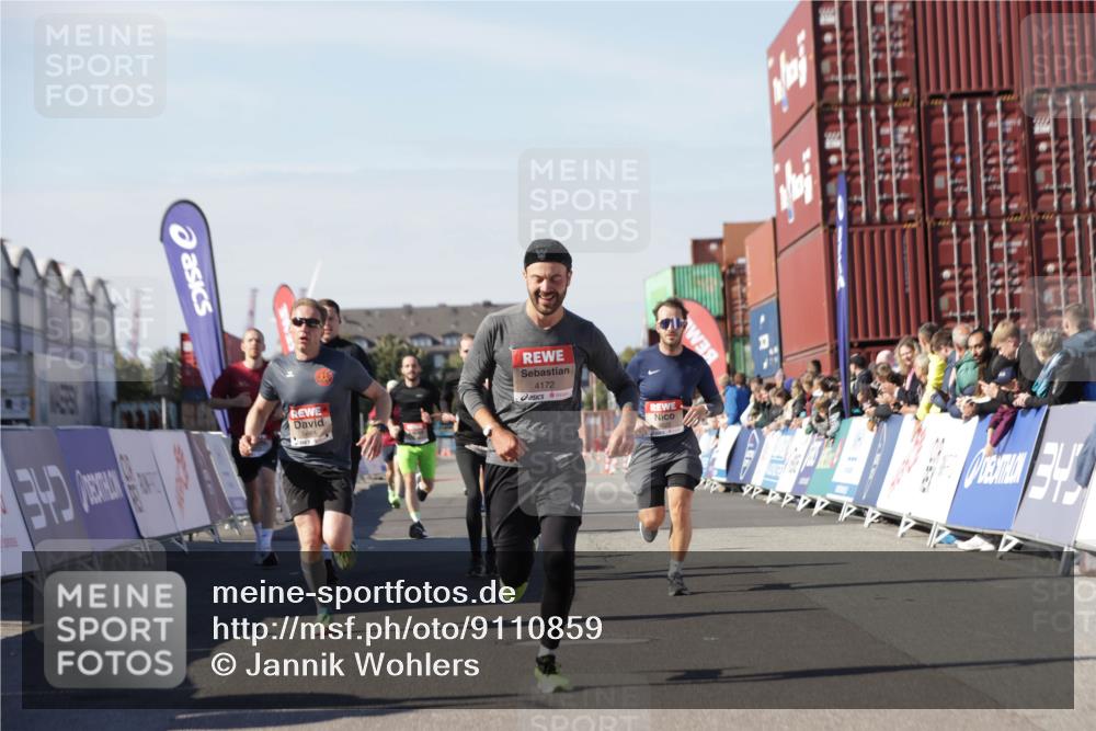 03.10.2025 - Köhlbrandbrückenlauf Jannik Wohlers http://msf.ph/oto/9110859 03.10.2025 13:00:30 Ziel 4016, 4163, 4172, 4275, 4299, 4622, 4850, 5664, 6373, 6490, 6707, 6714 meine-sportfotos.de