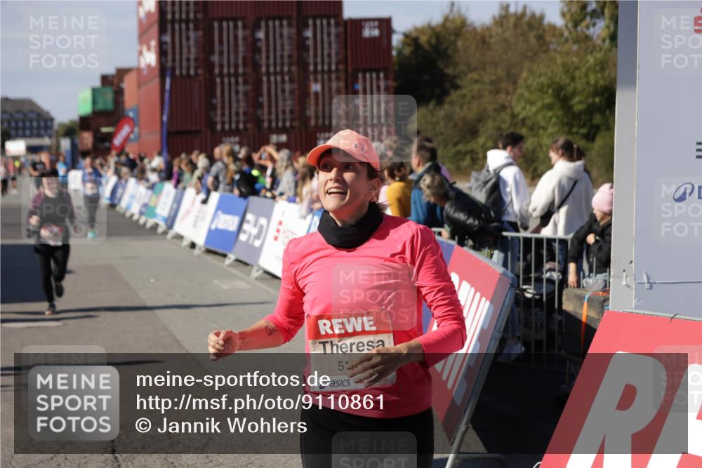 03.10.2025 - Köhlbrandbrückenlauf Jannik Wohlers http://msf.ph/oto/9110861 03.10.2025 13:30:24 Ziel 4823, 4927, 5017, 5060, 5079, 5157, 5174, 5233, 6078, 6219 meine-sportfotos.de