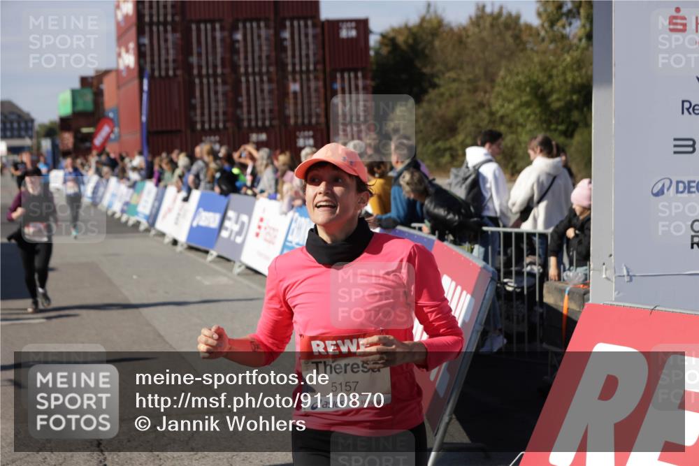 03.10.2025 - Köhlbrandbrückenlauf Jannik Wohlers http://msf.ph/oto/9110870 03.10.2025 13:30:24 Ziel 4823, 4927, 5017, 5060, 5079, 5157, 5174, 5233, 6078, 6219 meine-sportfotos.de