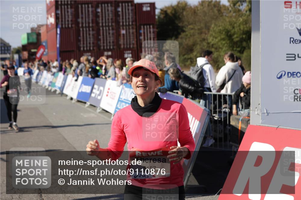 03.10.2025 - Köhlbrandbrückenlauf Jannik Wohlers http://msf.ph/oto/9110876 03.10.2025 13:30:24 Ziel 4823, 4927, 5017, 5060, 5079, 5157, 5174, 5233, 6078, 6219 meine-sportfotos.de