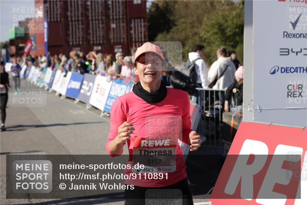 03.10.2025 - Köhlbrandbrückenlauf Jannik Wohlers http://msf.ph/oto/9110891 03.10.2025 13:30:24 Ziel 4823, 4927, 5017, 5060, 5079, 5157, 5174, 5233, 6078, 6219 meine-sportfotos.de