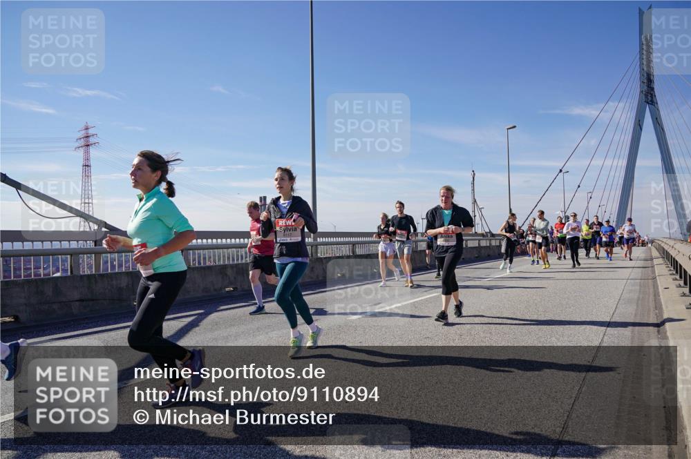 03.10.2025 - Köhlbrandbrückenlauf Michael Burmester http://msf.ph/oto/9110894 03.10.2025 12:53:09 Position 2 6117 meine-sportfotos.de