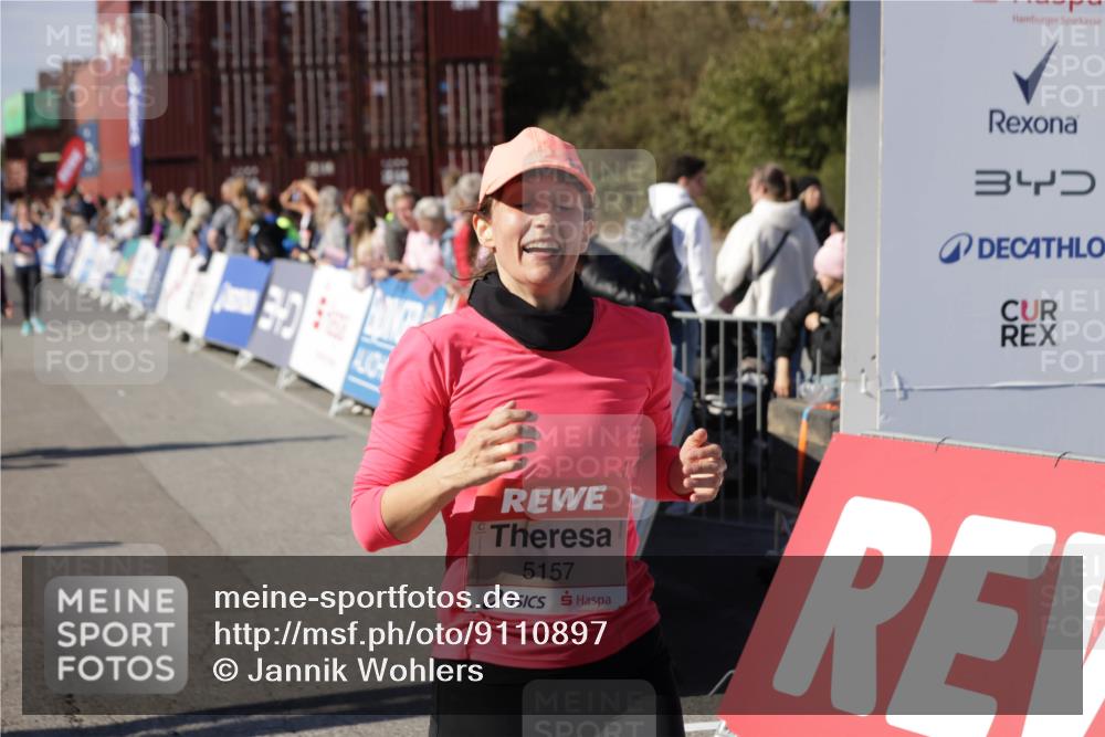 03.10.2025 - Köhlbrandbrückenlauf Jannik Wohlers http://msf.ph/oto/9110897 03.10.2025 13:30:24 Ziel 4823, 4927, 5017, 5060, 5079, 5157, 5174, 5233, 6078, 6219 meine-sportfotos.de