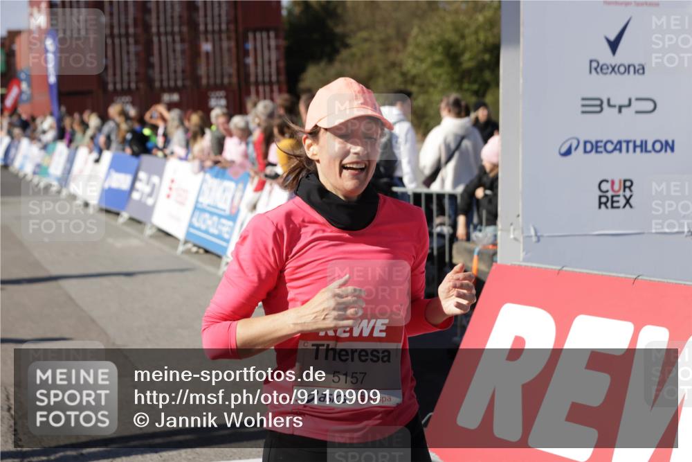 03.10.2025 - Köhlbrandbrückenlauf Jannik Wohlers http://msf.ph/oto/9110909 03.10.2025 13:30:24 Ziel 4823, 4927, 5017, 5060, 5079, 5157, 5174, 5233, 6078, 6219 meine-sportfotos.de