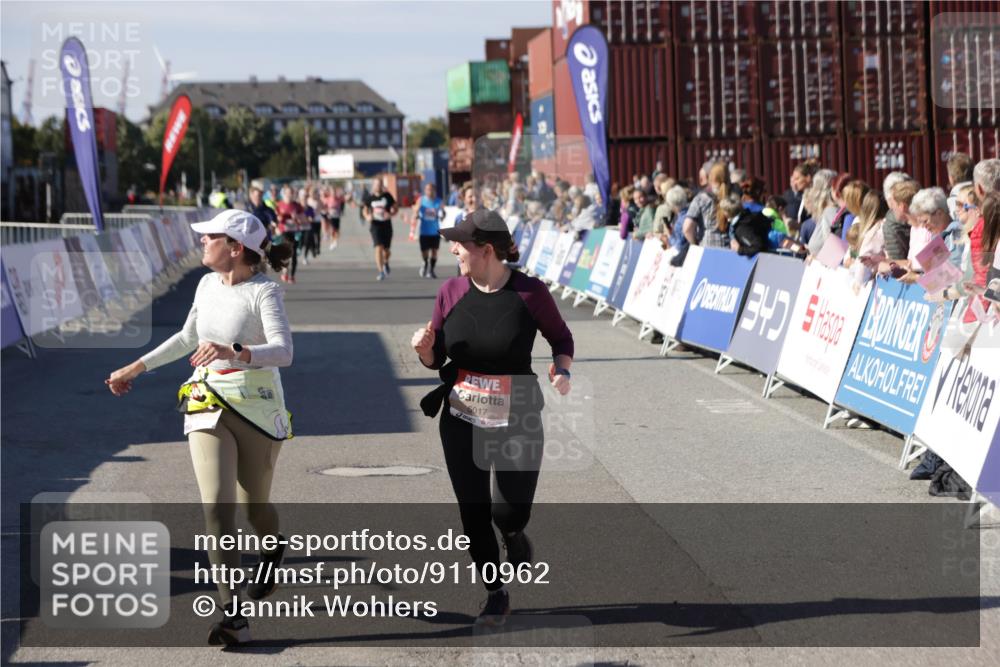 03.10.2025 - Köhlbrandbrückenlauf Jannik Wohlers http://msf.ph/oto/9110962 03.10.2025 13:30:26 Ziel 4823, 4927, 5017, 5060, 5157, 5174, 5233, 5346, 6078, 6219 meine-sportfotos.de