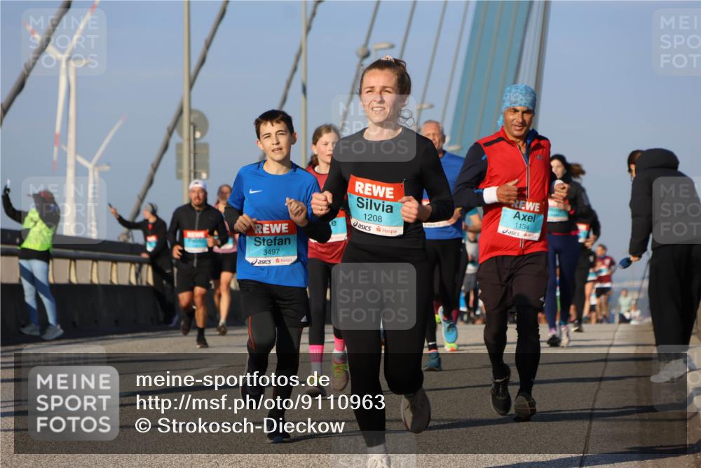 03.10.2025 - Köhlbrandbrückenlauf Strokosch-Dieckow http://msf.ph/oto/9110963 03.10.2025 09:43:17 Position 2 3497, 1208, 1134 meine-sportfotos.de