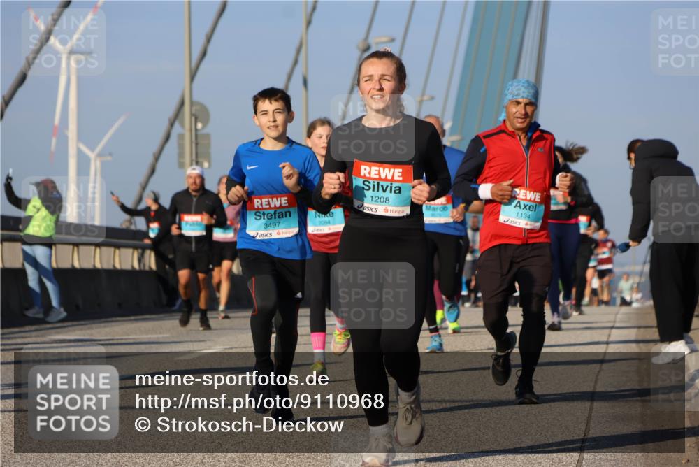 03.10.2025 - Köhlbrandbrückenlauf Strokosch-Dieckow http://msf.ph/oto/9110968 03.10.2025 09:43:17 Position 2 3497, 1208, 1134, 2084 meine-sportfotos.de