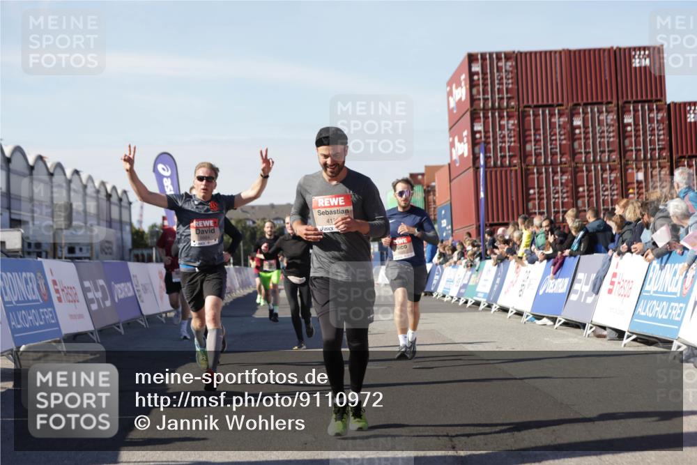 03.10.2025 - Köhlbrandbrückenlauf Jannik Wohlers http://msf.ph/oto/9110972 03.10.2025 13:00:31 Ziel 4016, 4163, 4172, 4275, 4299, 4622, 4850, 5664, 6373, 6490, 6707, 6714 meine-sportfotos.de