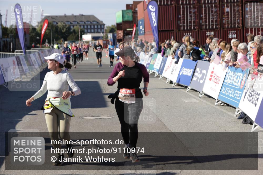 03.10.2025 - Köhlbrandbrückenlauf Jannik Wohlers http://msf.ph/oto/9110974 03.10.2025 13:30:26 Ziel 4823, 4927, 5017, 5060, 5157, 5174, 5233, 5346, 6078, 6219 meine-sportfotos.de