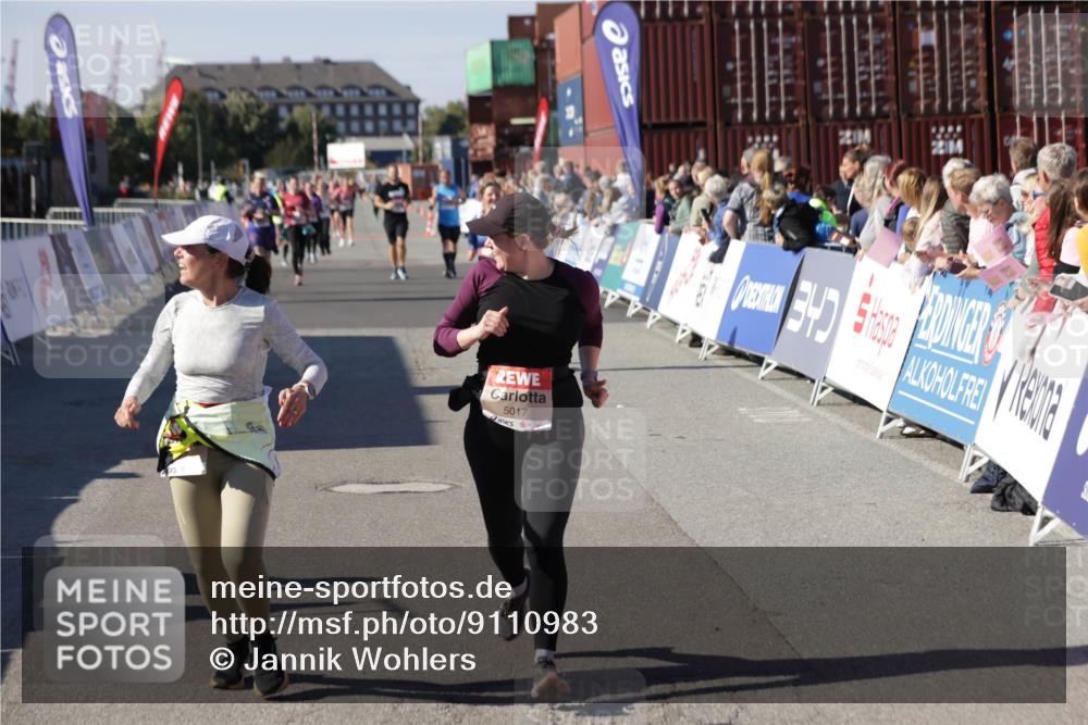 03.10.2025 - Köhlbrandbrückenlauf Jannik Wohlers http://msf.ph/oto/9110983 03.10.2025 13:30:26 Ziel 4823, 4927, 5017, 5060, 5157, 5174, 5233, 5346, 6078, 6219 meine-sportfotos.de