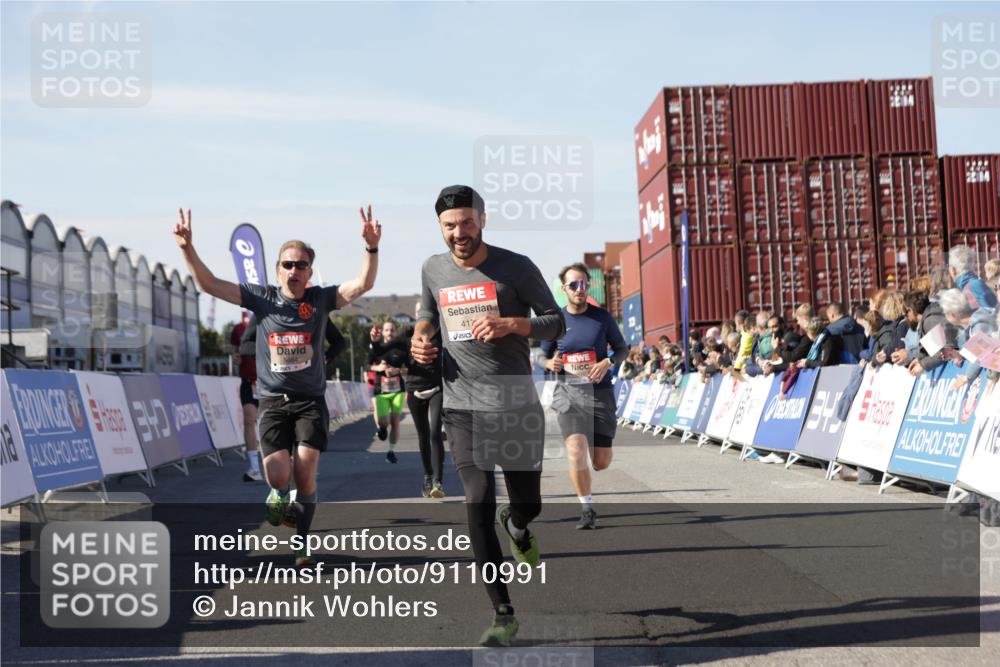 03.10.2025 - Köhlbrandbrückenlauf Jannik Wohlers http://msf.ph/oto/9110991 03.10.2025 13:00:31 Ziel 4016, 4163, 4172, 4275, 4299, 4622, 4850, 5664, 6373, 6490, 6707, 6714 meine-sportfotos.de