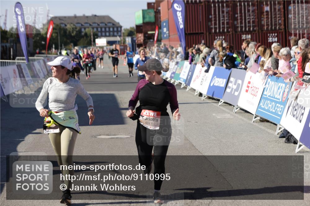 03.10.2025 - Köhlbrandbrückenlauf Jannik Wohlers http://msf.ph/oto/9110995 03.10.2025 13:30:26 Ziel 4823, 4927, 5017, 5060, 5157, 5174, 5233, 5346, 6078, 6219 meine-sportfotos.de