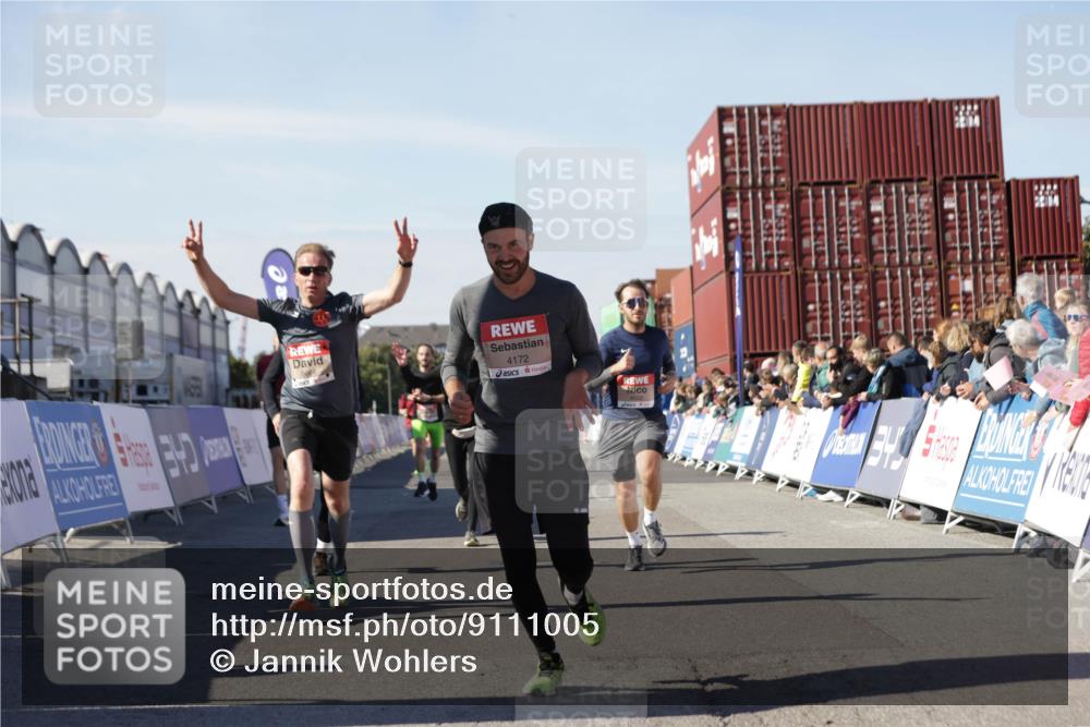 03.10.2025 - Köhlbrandbrückenlauf Jannik Wohlers http://msf.ph/oto/9111005 03.10.2025 13:00:32 Ziel 4016, 4163, 4172, 4275, 4299, 4622, 4850, 5664, 6373, 6490, 6707, 6714 meine-sportfotos.de