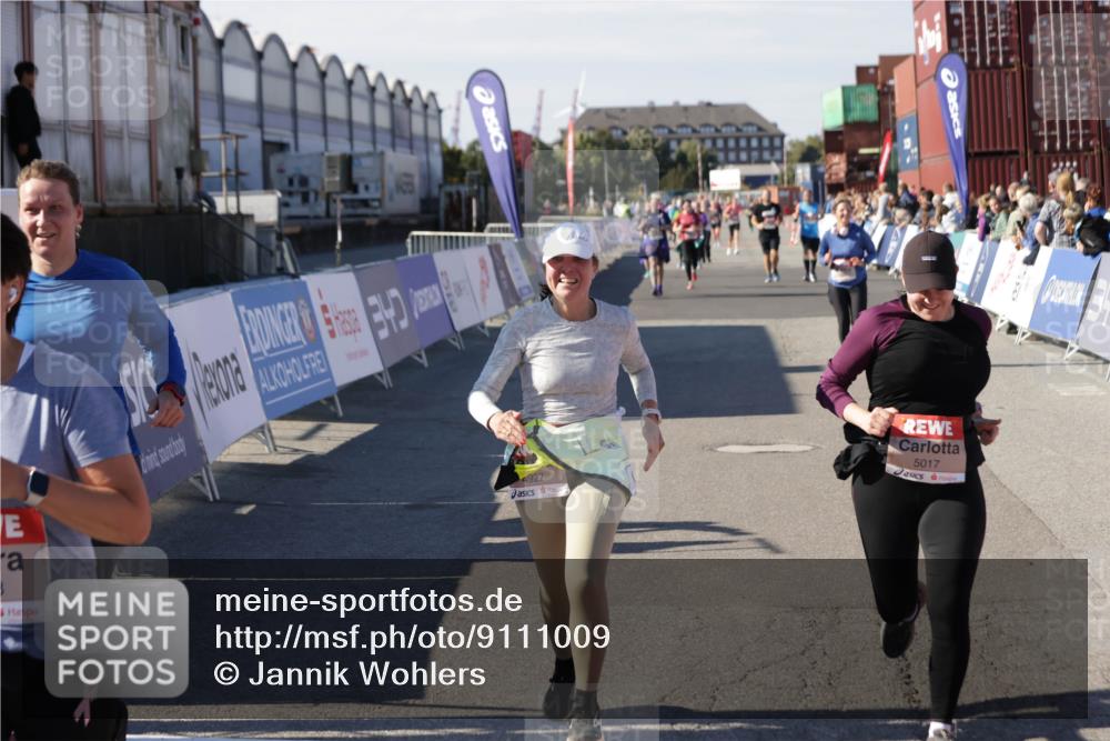 03.10.2025 - Köhlbrandbrückenlauf Jannik Wohlers http://msf.ph/oto/9111009 03.10.2025 13:30:27 Ziel 4823, 4927, 5017, 5060, 5157, 5174, 5233, 5346, 6078, 6219 meine-sportfotos.de