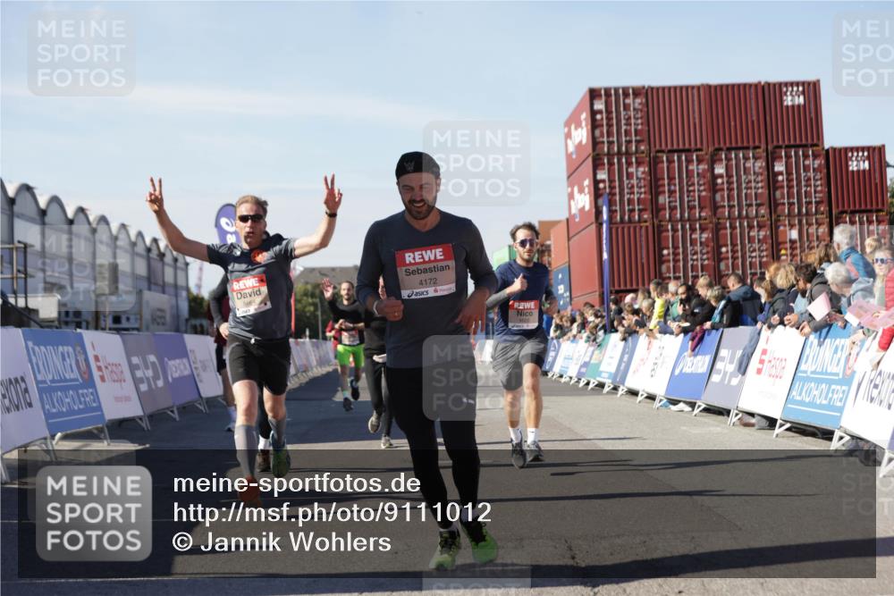 03.10.2025 - Köhlbrandbrückenlauf Jannik Wohlers http://msf.ph/oto/9111012 03.10.2025 13:00:32 Ziel 4016, 4163, 4172, 4275, 4299, 4622, 4850, 5664, 6373, 6490, 6707, 6714 meine-sportfotos.de