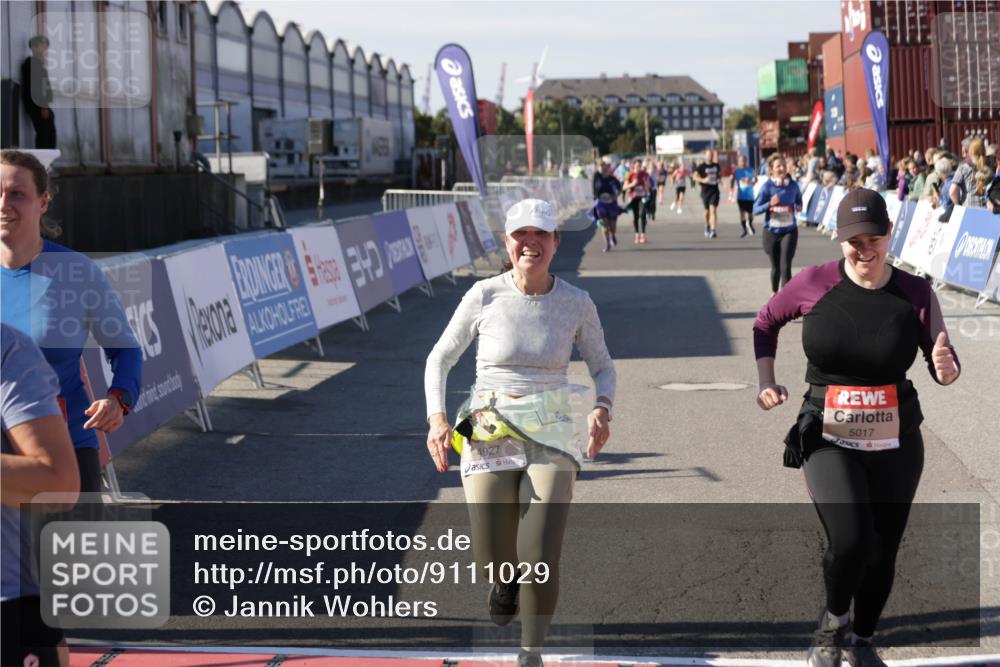 03.10.2025 - Köhlbrandbrückenlauf Jannik Wohlers http://msf.ph/oto/9111029 03.10.2025 13:30:27 Ziel 4823, 4927, 5017, 5060, 5157, 5174, 5233, 5346, 6078, 6219 meine-sportfotos.de