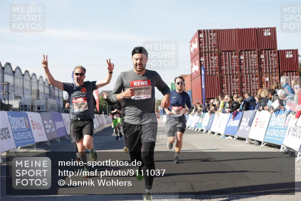 03.10.2025 - Köhlbrandbrückenlauf Jannik Wohlers http://msf.ph/oto/9111037 03.10.2025 13:00:32 Ziel 4016, 4163, 4172, 4275, 4299, 4622, 4850, 5664, 6373, 6490, 6707, 6714 meine-sportfotos.de