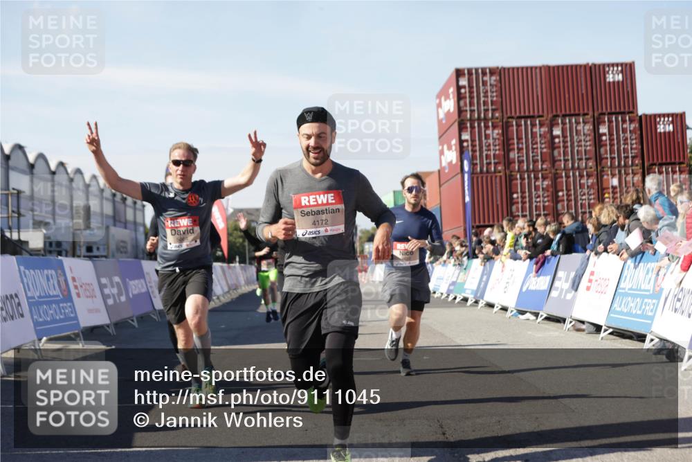 03.10.2025 - Köhlbrandbrückenlauf Jannik Wohlers http://msf.ph/oto/9111045 03.10.2025 13:00:32 Ziel 4016, 4163, 4172, 4275, 4299, 4622, 4850, 5664, 6373, 6490, 6707, 6714 meine-sportfotos.de