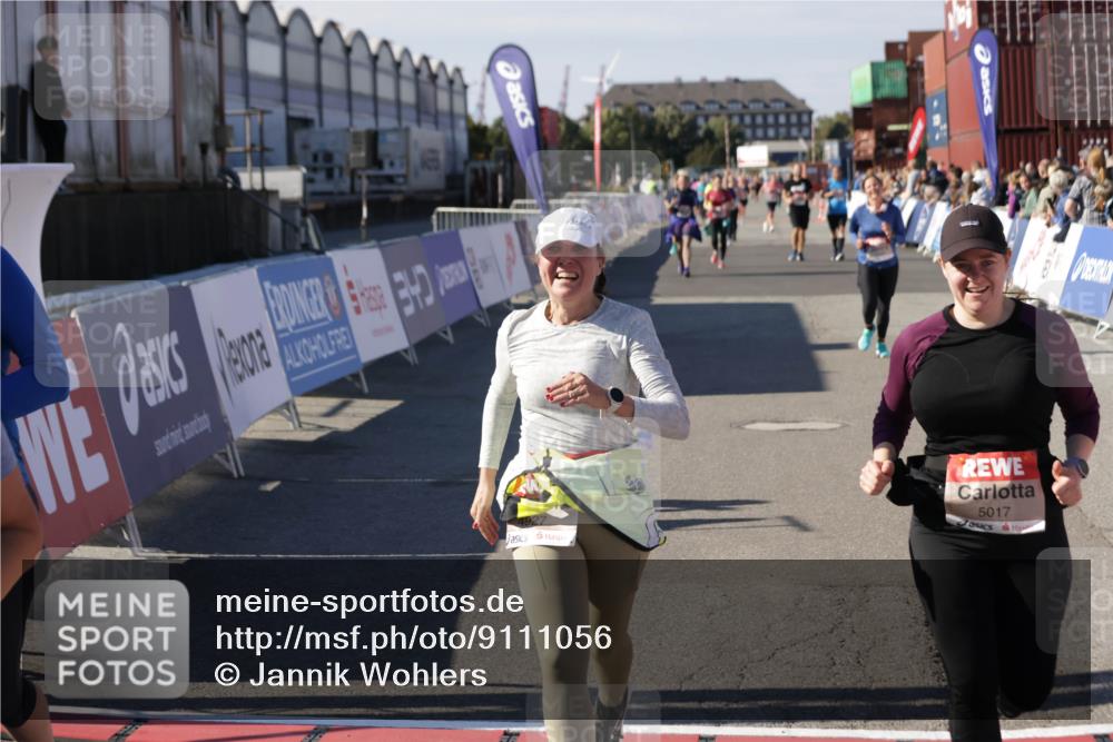 03.10.2025 - Köhlbrandbrückenlauf Jannik Wohlers http://msf.ph/oto/9111056 03.10.2025 13:30:27 Ziel 4823, 4927, 5017, 5060, 5157, 5174, 5233, 5346, 6078, 6219 meine-sportfotos.de