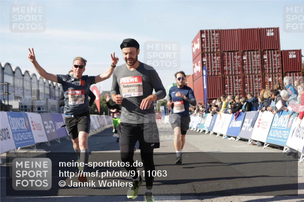 03.10.2025 - Köhlbrandbrückenlauf Jannik Wohlers http://msf.ph/oto/9111063 03.10.2025 13:00:32 Ziel 4016, 4163, 4172, 4275, 4299, 4622, 4850, 5664, 6373, 6490, 6707, 6714 meine-sportfotos.de