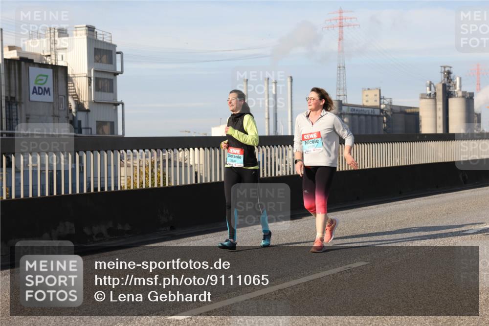 03.10.2025 - Köhlbrandbrückenlauf Lena Gebhardt http://msf.ph/oto/9111065 03.10.2025 10:15:21 Position 2 2547, 2199 meine-sportfotos.de