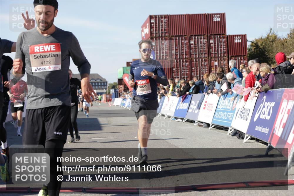 03.10.2025 - Köhlbrandbrückenlauf Jannik Wohlers http://msf.ph/oto/9111066 03.10.2025 13:00:33 Ziel 4016, 4163, 4172, 4228, 4275, 4299, 4622, 4850, 5011, 5664, 6373, 6490, 6714 meine-sportfotos.de
