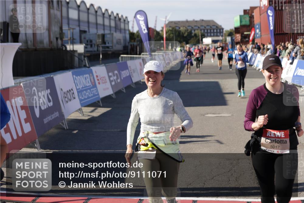 03.10.2025 - Köhlbrandbrückenlauf Jannik Wohlers http://msf.ph/oto/9111071 03.10.2025 13:30:27 Ziel 4823, 4927, 5017, 5060, 5157, 5174, 5233, 5346, 6078, 6219 meine-sportfotos.de