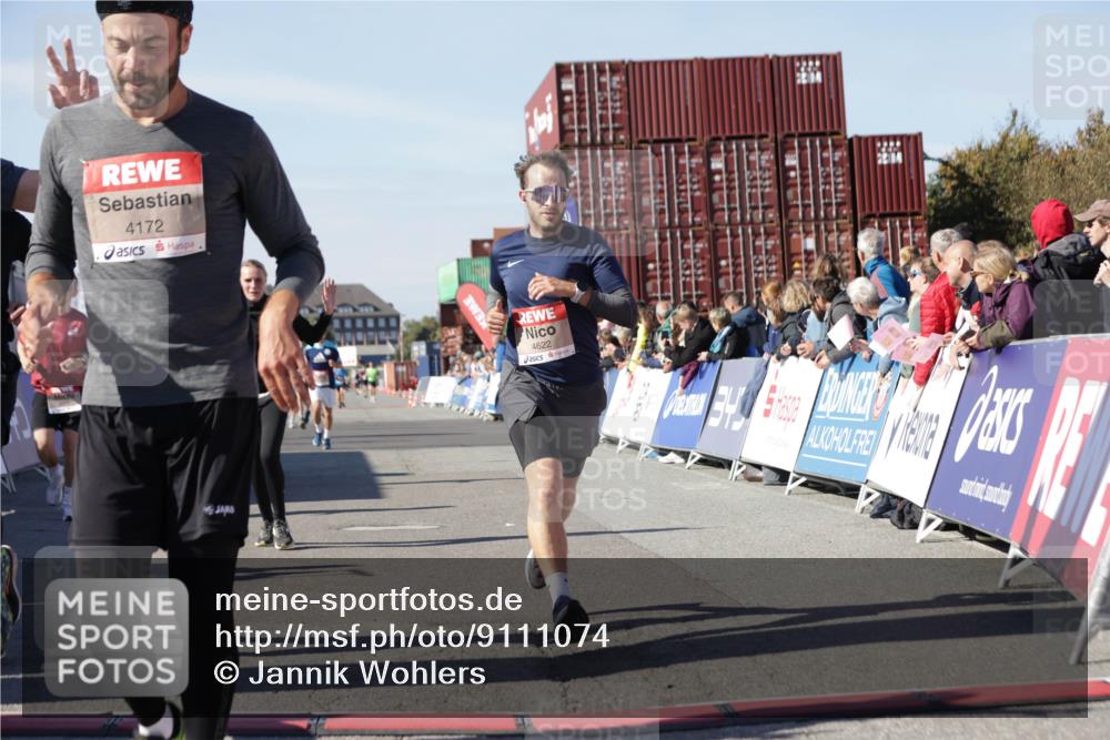 03.10.2025 - Köhlbrandbrückenlauf Jannik Wohlers http://msf.ph/oto/9111074 03.10.2025 13:00:33 Ziel 4016, 4163, 4172, 4228, 4275, 4299, 4622, 4850, 5011, 5664, 6373, 6490, 6714 meine-sportfotos.de