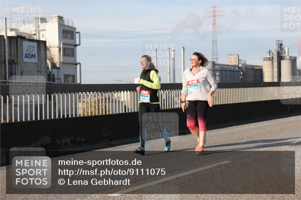 03.10.2025 - Köhlbrandbrückenlauf Lena Gebhardt http://msf.ph/oto/9111075 03.10.2025 10:15:21 Position 2 2547, 2199 meine-sportfotos.de
