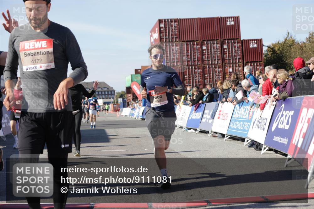 03.10.2025 - Köhlbrandbrückenlauf Jannik Wohlers http://msf.ph/oto/9111081 03.10.2025 13:00:33 Ziel 4016, 4163, 4172, 4228, 4275, 4299, 4622, 4850, 5011, 5664, 6373, 6490, 6714 meine-sportfotos.de