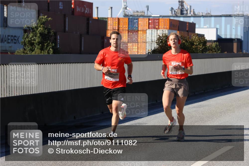 03.10.2025 - Köhlbrandbrückenlauf Strokosch-Dieckow http://msf.ph/oto/9111082 03.10.2025 12:38:16 Position 3 5687, 5600, 1 meine-sportfotos.de