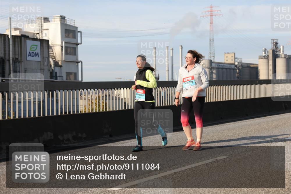 03.10.2025 - Köhlbrandbrückenlauf Lena Gebhardt http://msf.ph/oto/9111084 03.10.2025 10:15:21 Position 2 2547 meine-sportfotos.de
