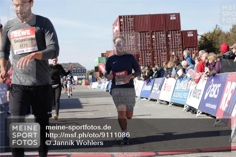 03.10.2025 - Köhlbrandbrückenlauf Jannik Wohlers http://msf.ph/oto/9111086 03.10.2025 13:00:33 Ziel 4016, 4163, 4172, 4228, 4275, 4299, 4622, 4850, 5011, 5664, 6373, 6490, 6714 meine-sportfotos.de
